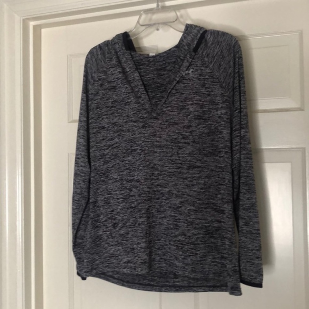 Under Armour top pullover with hood size medium